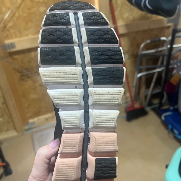 On Running Black Sneakers - Picture 4 of 4